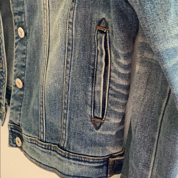 Super cute Zara denim jacket. - Picture 4 of 4